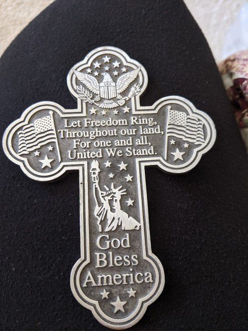 Let Freedom Ring throughout the land, For one and all, United We Stand. God Bless America* Pewter wall hanging Cross. Patriotic 90's. 5.5" tall x 4" 