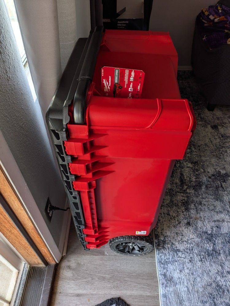 Milwaukee Large Packout Tool Chest