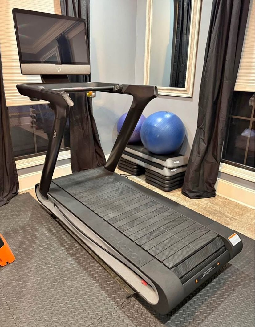 Plus Peloton-No Recall-Treadmill