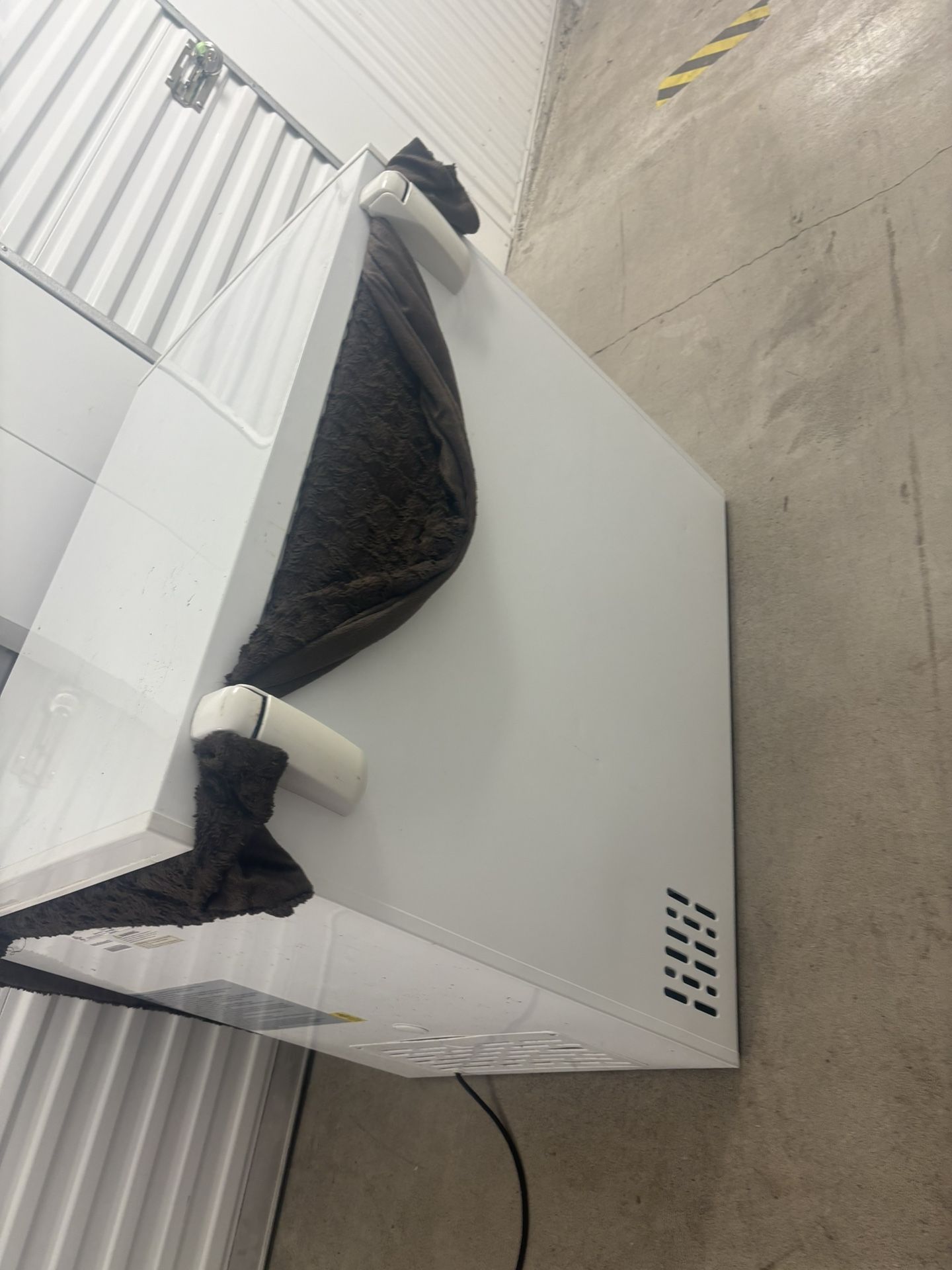 Thomson 9 Cu Ft Chest Freezer 