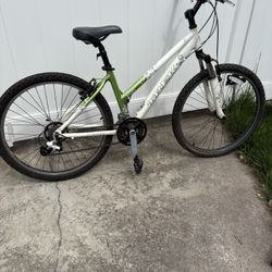 Trek 3700 mountain bike 
