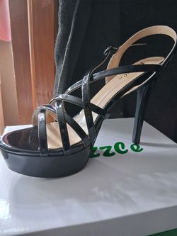Zapatillas nuevas #8 negras 40 dolares