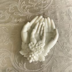 Westmoreland Ceramic Hands (2pcs) Queen Victorian Grape Leaves