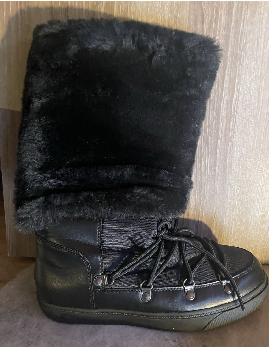 Black fur winter boots