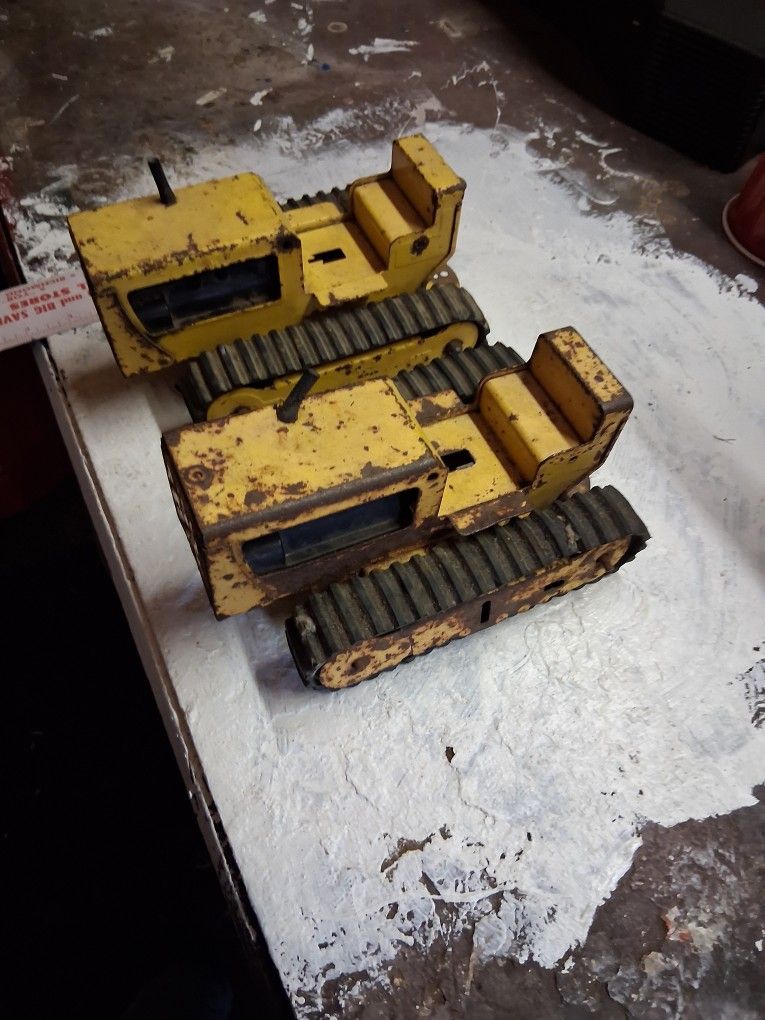 2 Metal Toys