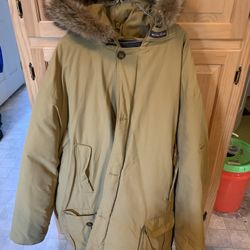 Men’s Woolrich parka