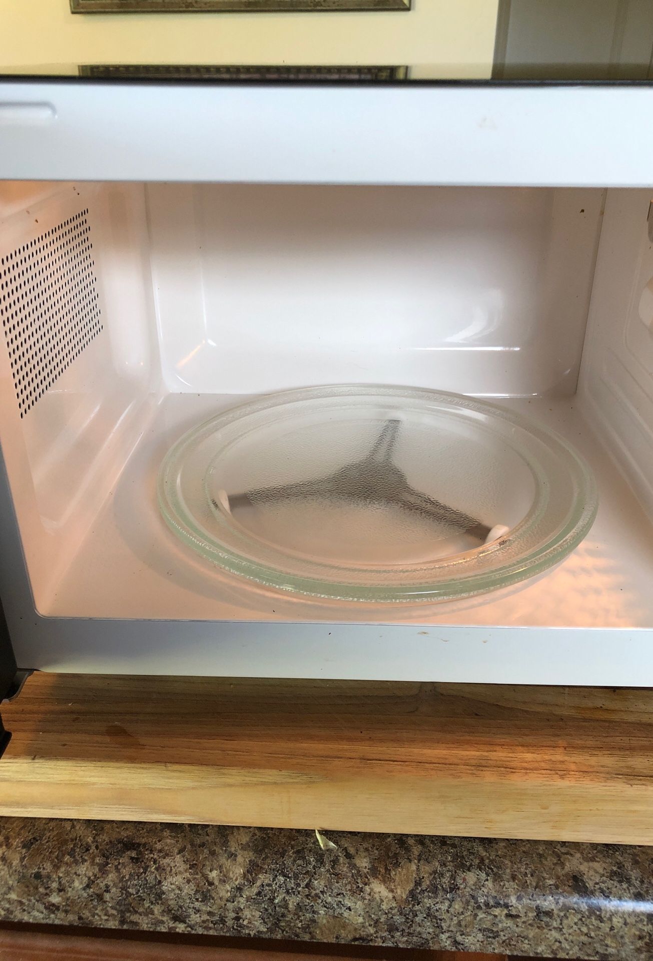 Westinghouse Microwave Model WCM770S
