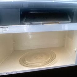 Large Counter Top Microwave By Whirlpool In Good Working Condition Asking $100. Obo…