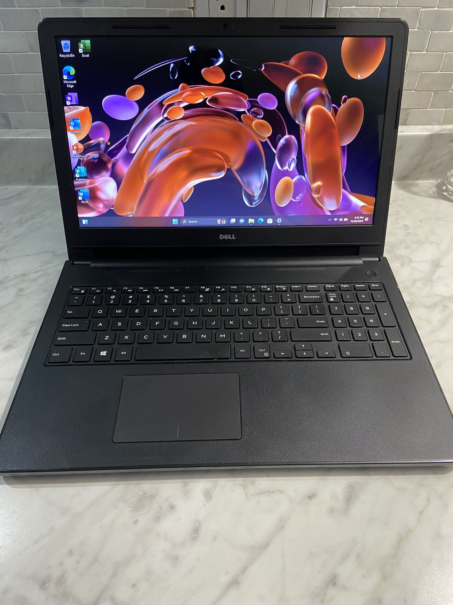 Laptop Dell 15.6” Display 