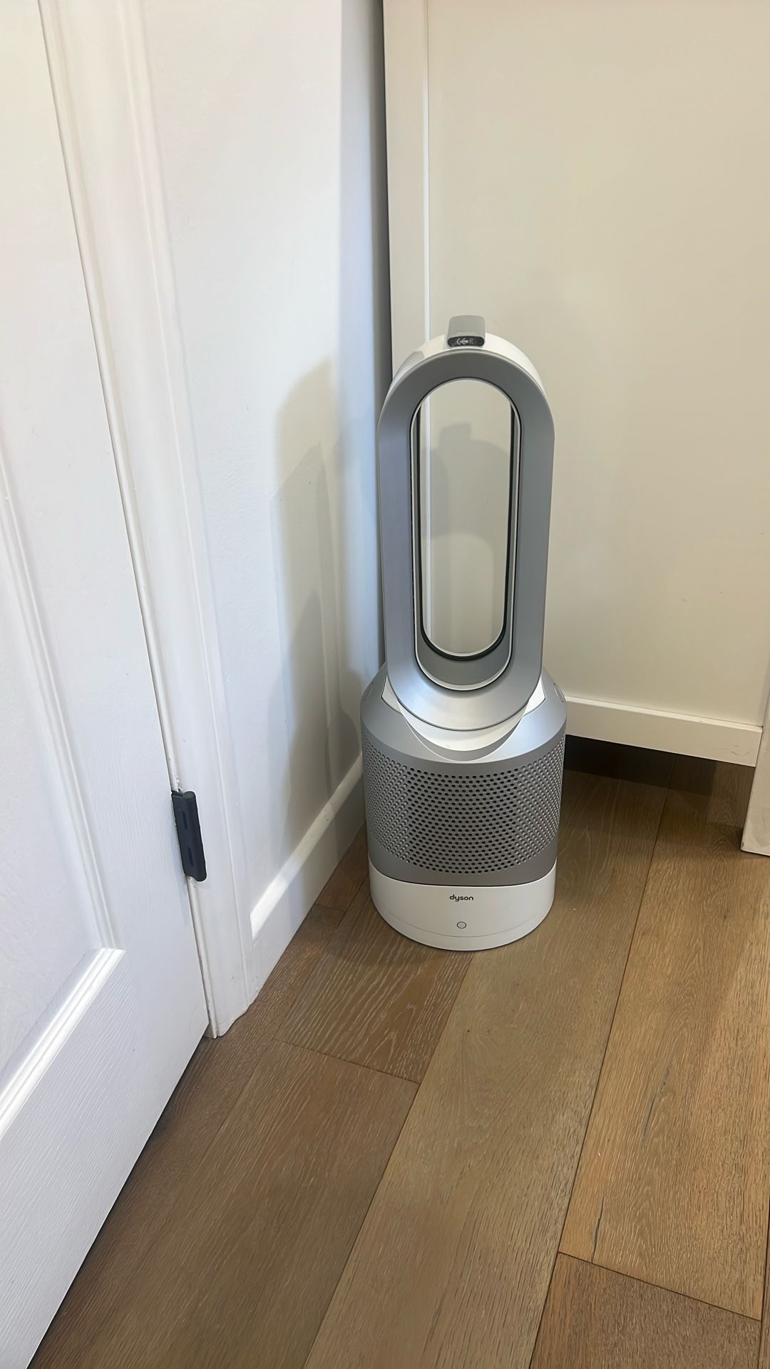 Dyson HP01 Pure Hot & Cool 3-in-1 Air Purifier Heater and Fan /White/Silver