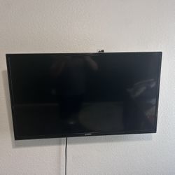 Samsung TV with Wall Mount (included)