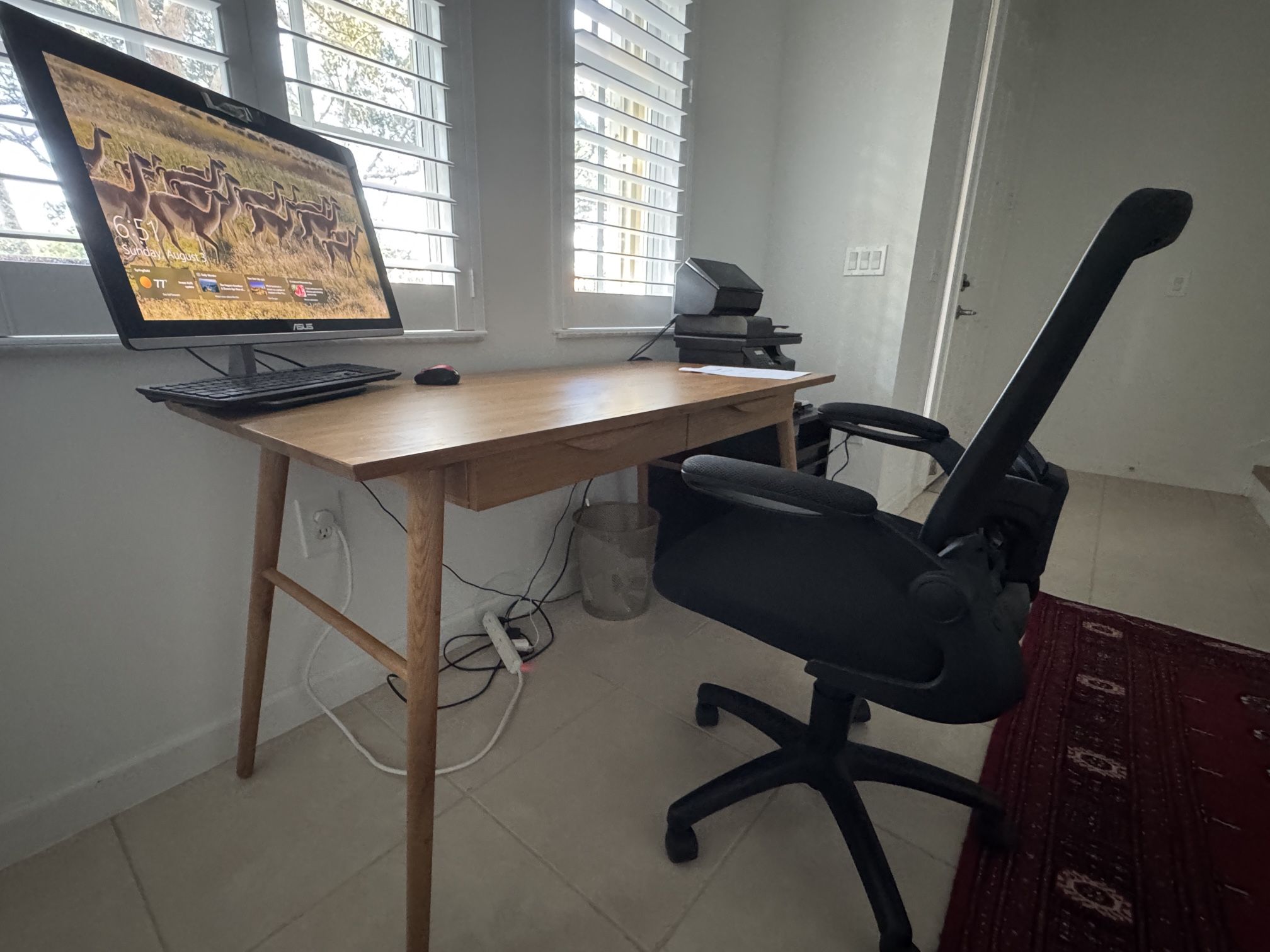 Beautiful Bran new Etta Office Desk 