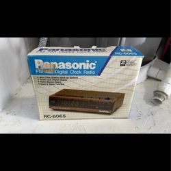 Vintage Vintage Panasonic FM AM Clock Radio RC-6065 Woodgrain Alarm Battery Backup