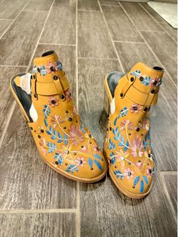 Size 9 floral booties