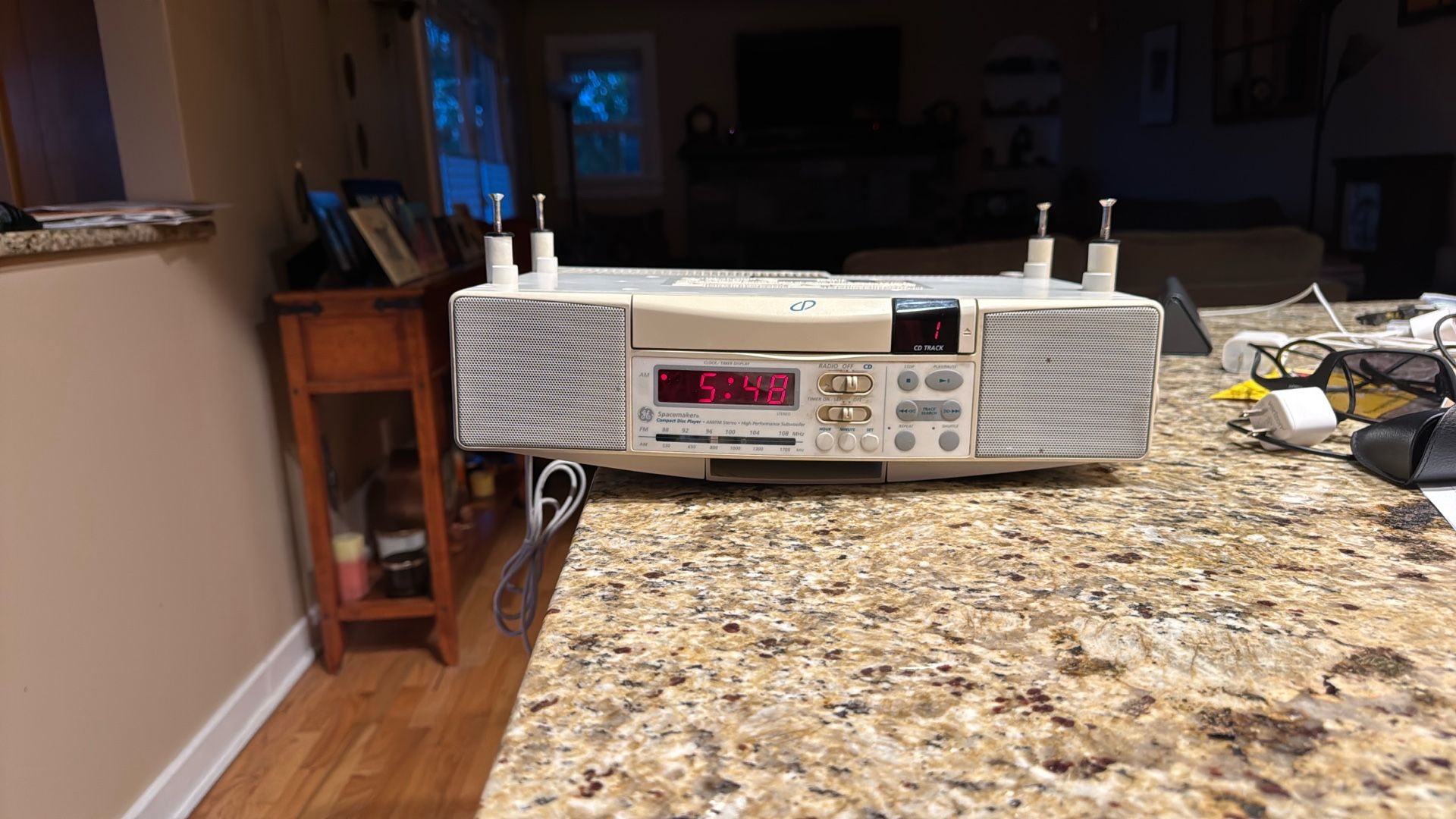 GE Under Cabinet CD Player AM/FM Radio