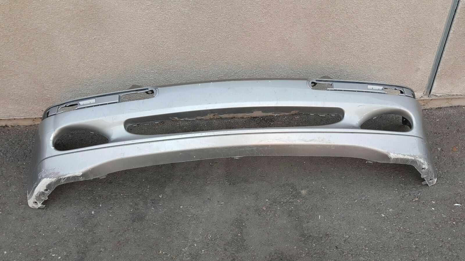 01 02 03 04 2001 2002 MERCEDES BENZ W203 C CLASS C230 C320 FRONT BUMPER COVER
