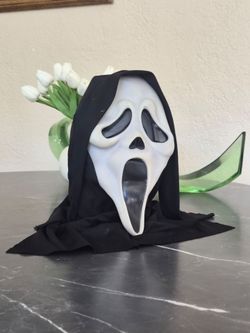 Older Scream Mask