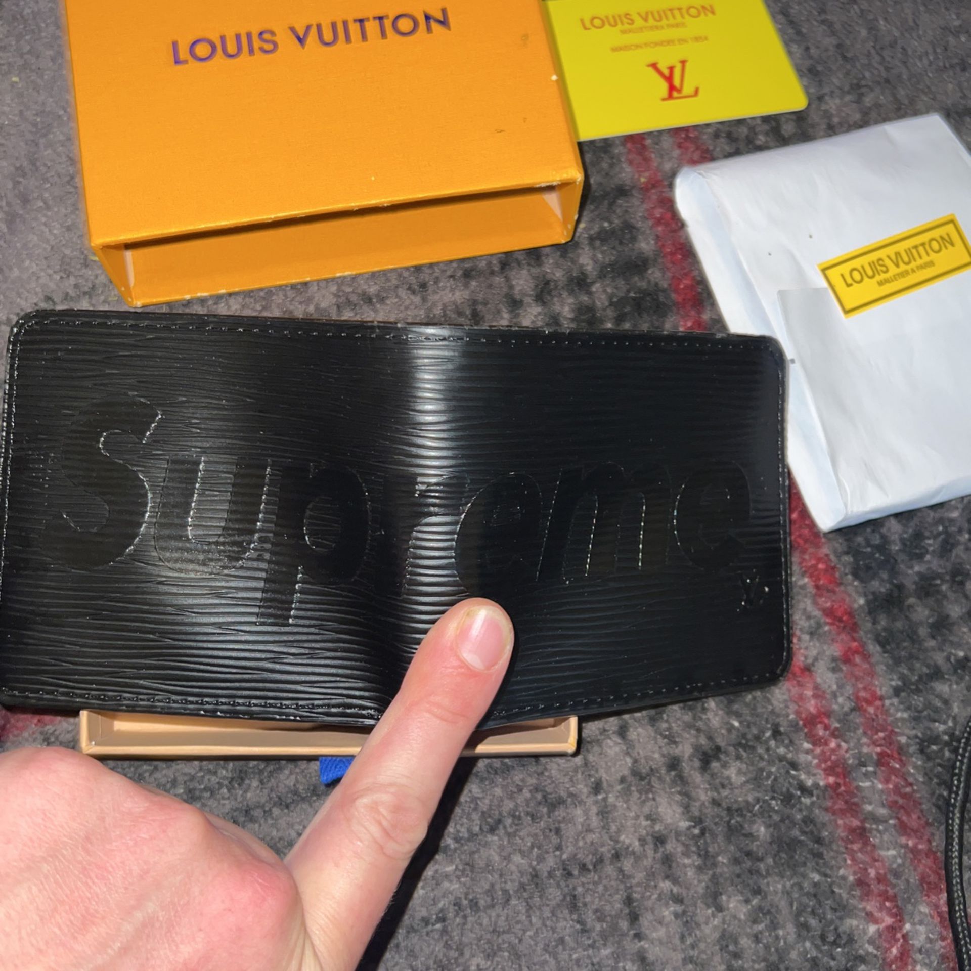 Louis Vuitton Mens Supreme Wallet 