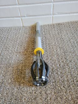 Light bulb changer: LED, incandescent, compact fluorescent