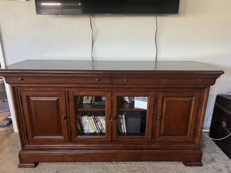 Solid Wood Style Tv Stand With Glass Accent Doors