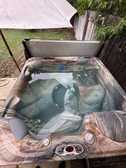 HotSpring 5-Person Hot Tub Spa – Heats & Runs – Needs Minor Leak Repair