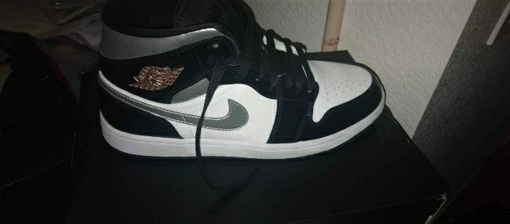 Jordan 1 Mids *M 10.5*