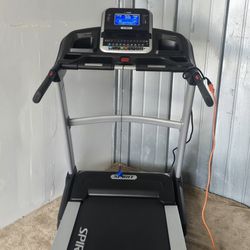 Like New Spirit XT385 Treadmill 