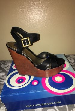 Black wedges