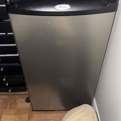 Whirlpool Mini Fridge Works Perfectly 