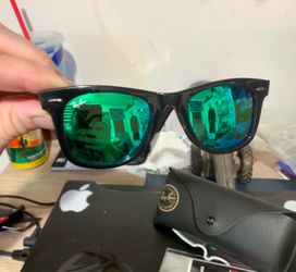 Ray-Ban Wayfarer Sunglasses Green Mirror Lenses