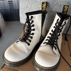 Dr  Martens 1460 Juniors Size 1 White 