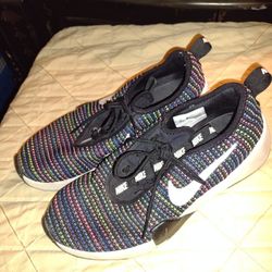 Women's Nike Sz 7..