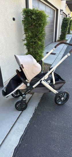 Uppababy Vista V2 with Rumble Seat and Baby Inserts