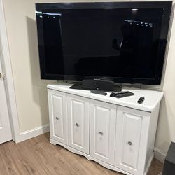 White Wood TV Stand / Shelf With Doors