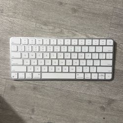 Apple Keyboard brand new only had for a few months works perfect