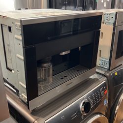 MIELE COOFEE MAKER 24”