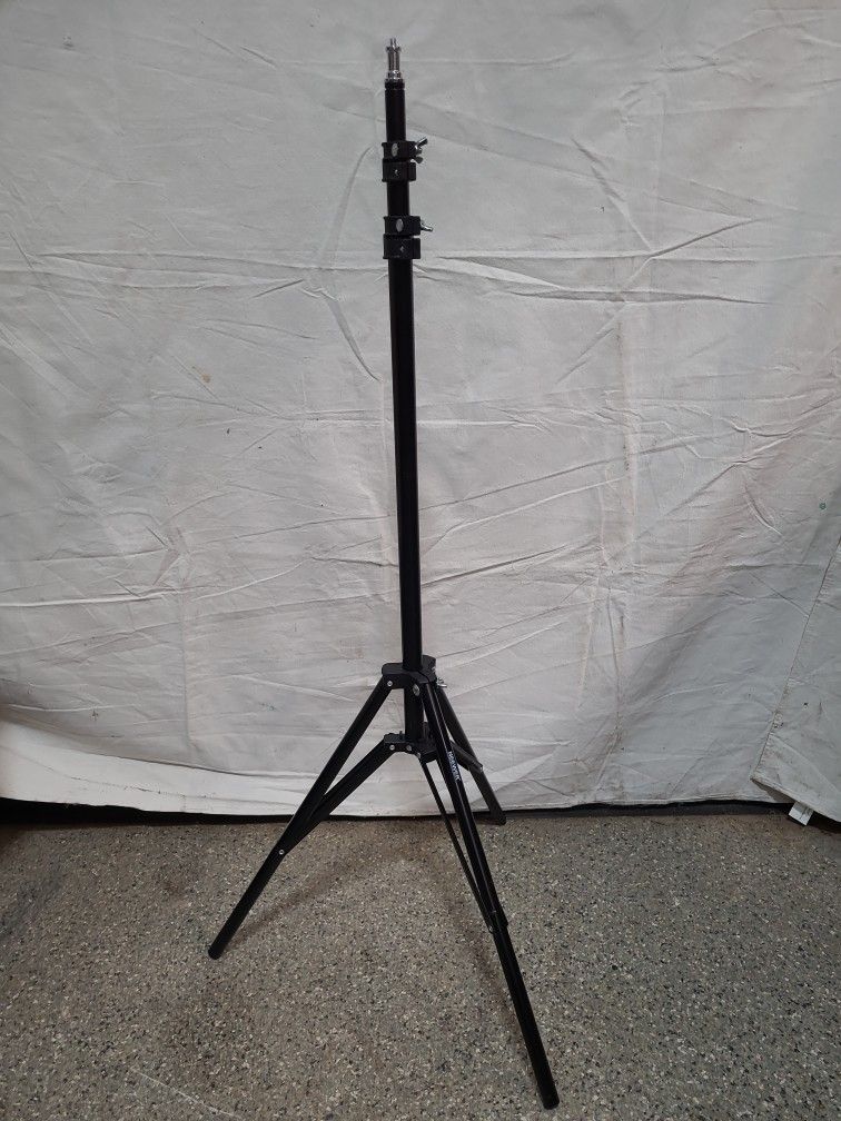 Neewer Telescopic Tripod 