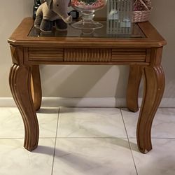 2 End Tables / Mesas Riconeras