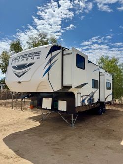 2018 Supreme 28CR Toy Hauler
