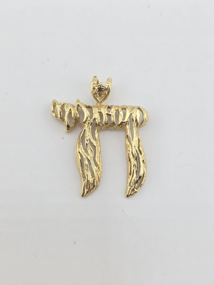 14k gold chai pendant