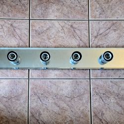 Mirrored bathroom light bar