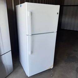 BRAND NEW GE REFRIGERATOR NEVER USED