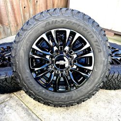 New 20” Silverado 2500 OEM High Country Gloss Black HD Wheels w/ sensors on 275/65r20 BF Goodrich KO3 95% Tread