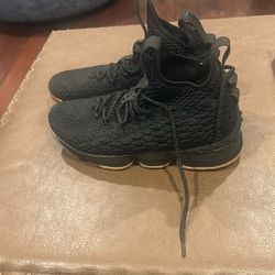 lebron 15 black gum 