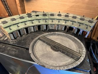 N Scale Turntable And Roundhouse