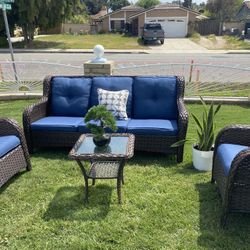 Brand New Patio Set 4 Pieces 