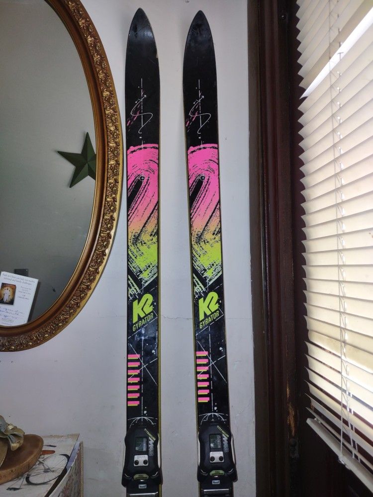 k2 gyrator skis Mindbender 90 / 178cm while its width makes it a joy to ski in slushy conditions 90s Vintage Neon K2 Gyrator