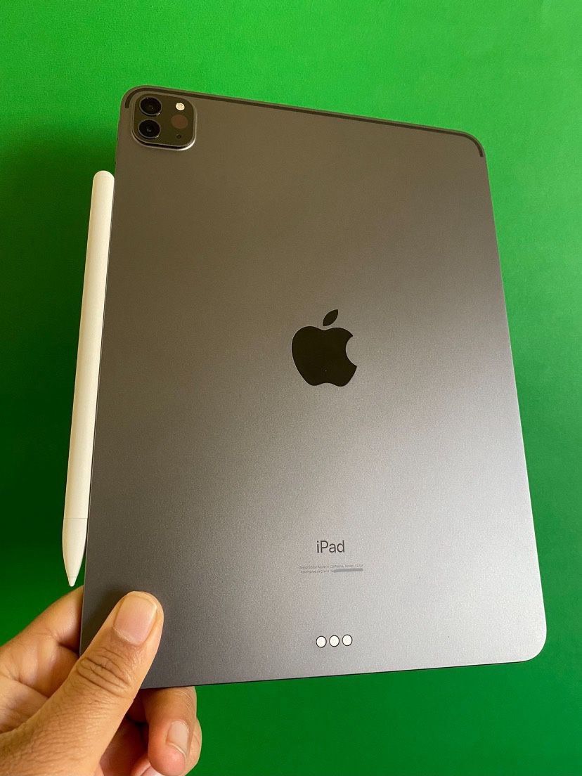 128GB Apple IPad Pro 11” 2nd Generation (2020 Model/ Liquid Retina / Face ID) with Keyboard, pen & Accessories (512GB $649) 