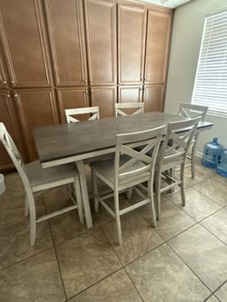 Pub Dining Set