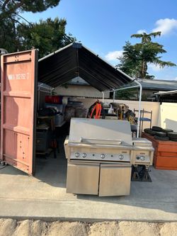 Commercial barbecue